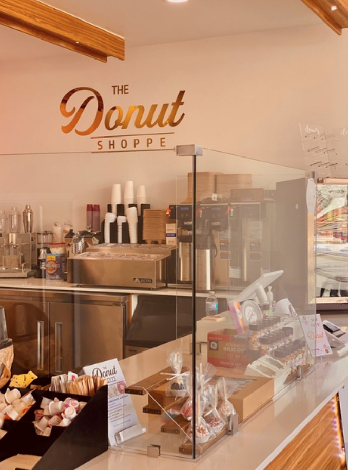 Donut Shoppe counter photo by Zynab Al-Timimi
