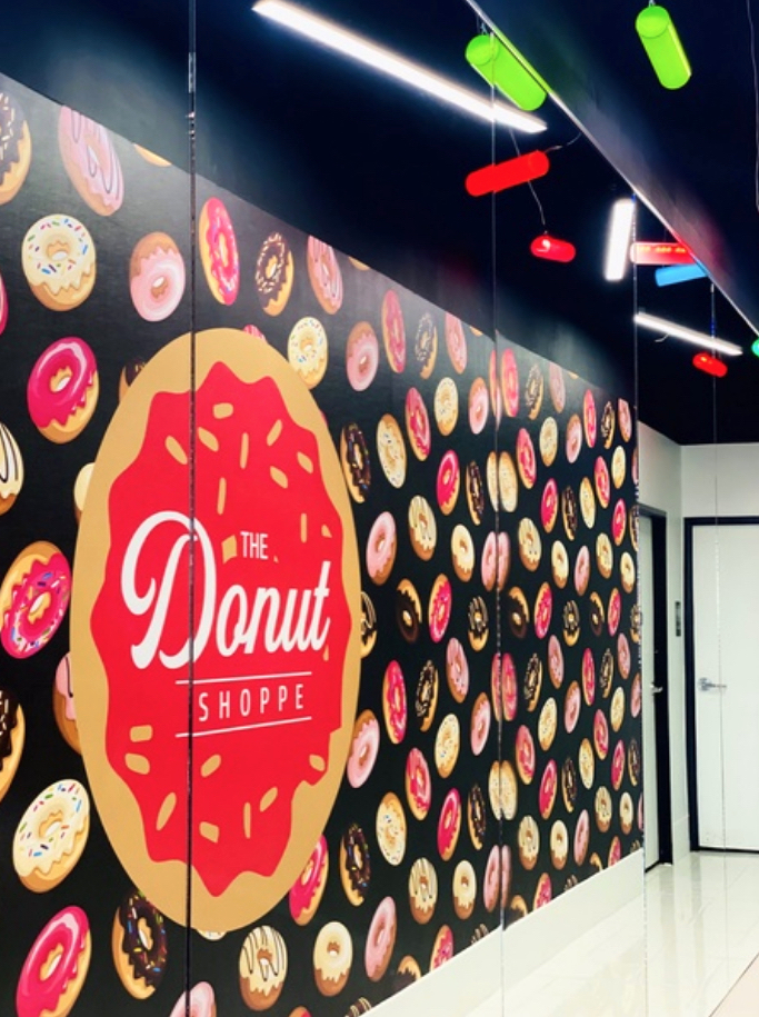 Donut Shoppe hallway photo by Zynab Al-Timimi