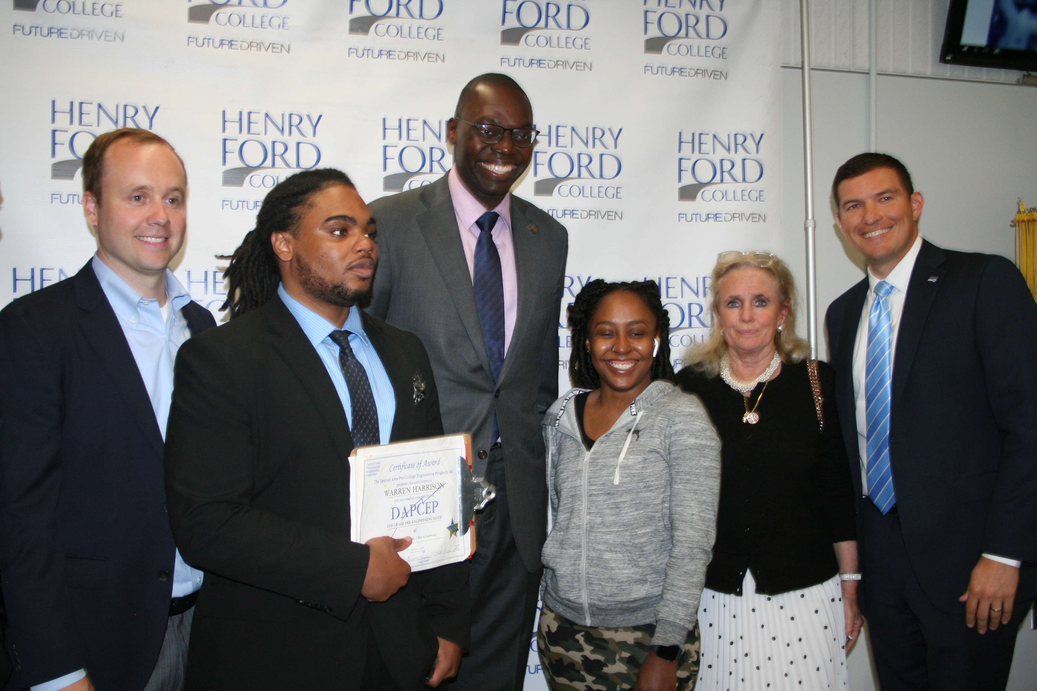 Image of Lt. Gov Gilchrist with HFC students and faculty