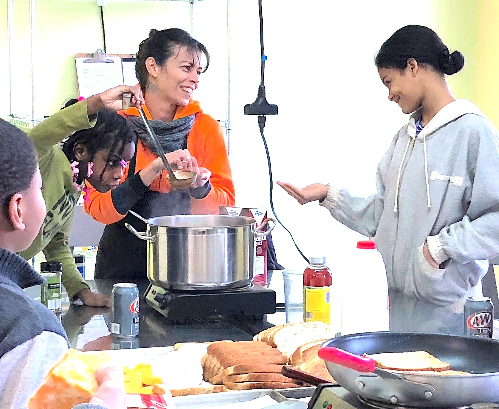 Motown Meals teaches cooking class at the Brightmoor Artisans Collective