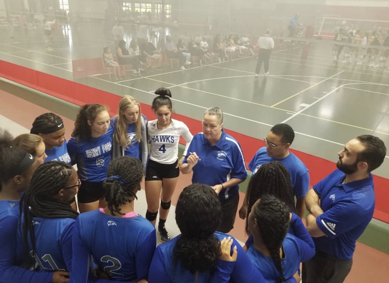 Photo of the Henry Ford College Volleyball team at Owens Community College