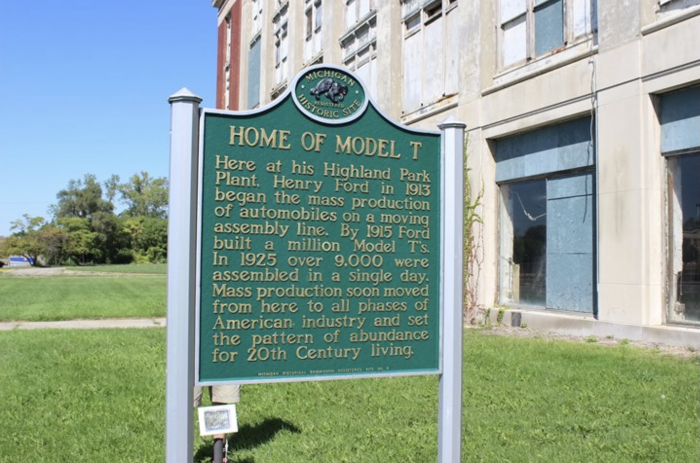 The apartment building at 10 Ferris St., Highland Park, MI, is only blocks away from the historic Ford Highland Park plant where the Model T was made. Photo courtesy of David D. Jackson